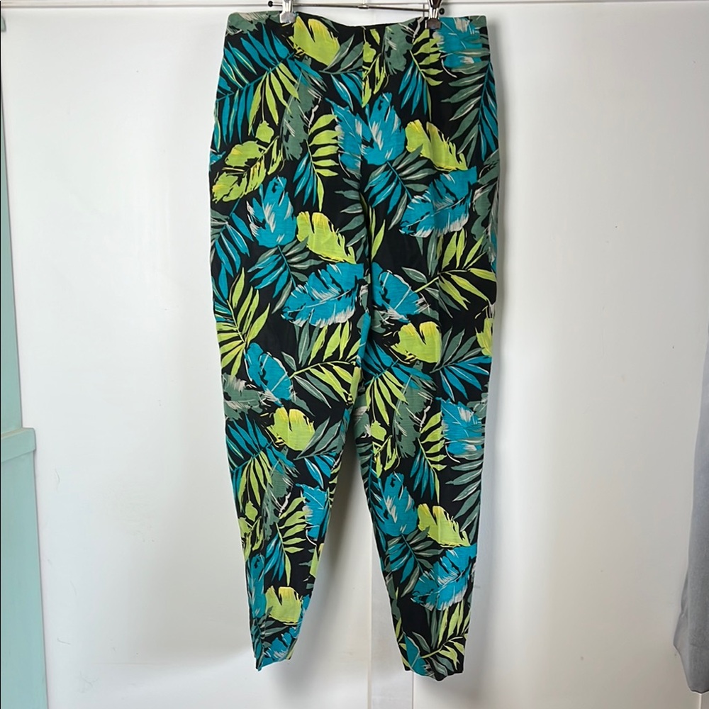 Tropical Leaf Print Women's Cropped Pants from Dana Buchman - Picture 1 of 8